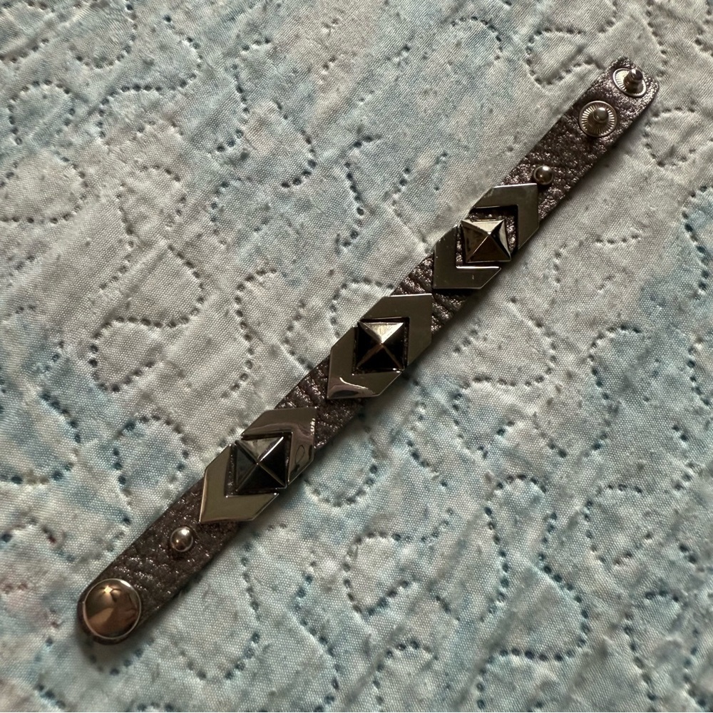 Silver and Grey Geometric Leather Bracelet - Picture 3 of 7